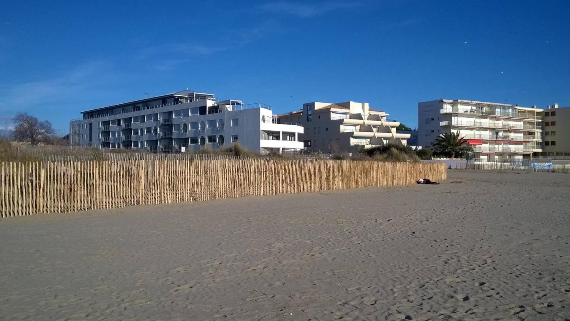 AS14629 - P2 Mezzanine avec vue mer latérale, dans une résidence sur plage avec parking privé Le Grau-du-Roi Extérieur photo